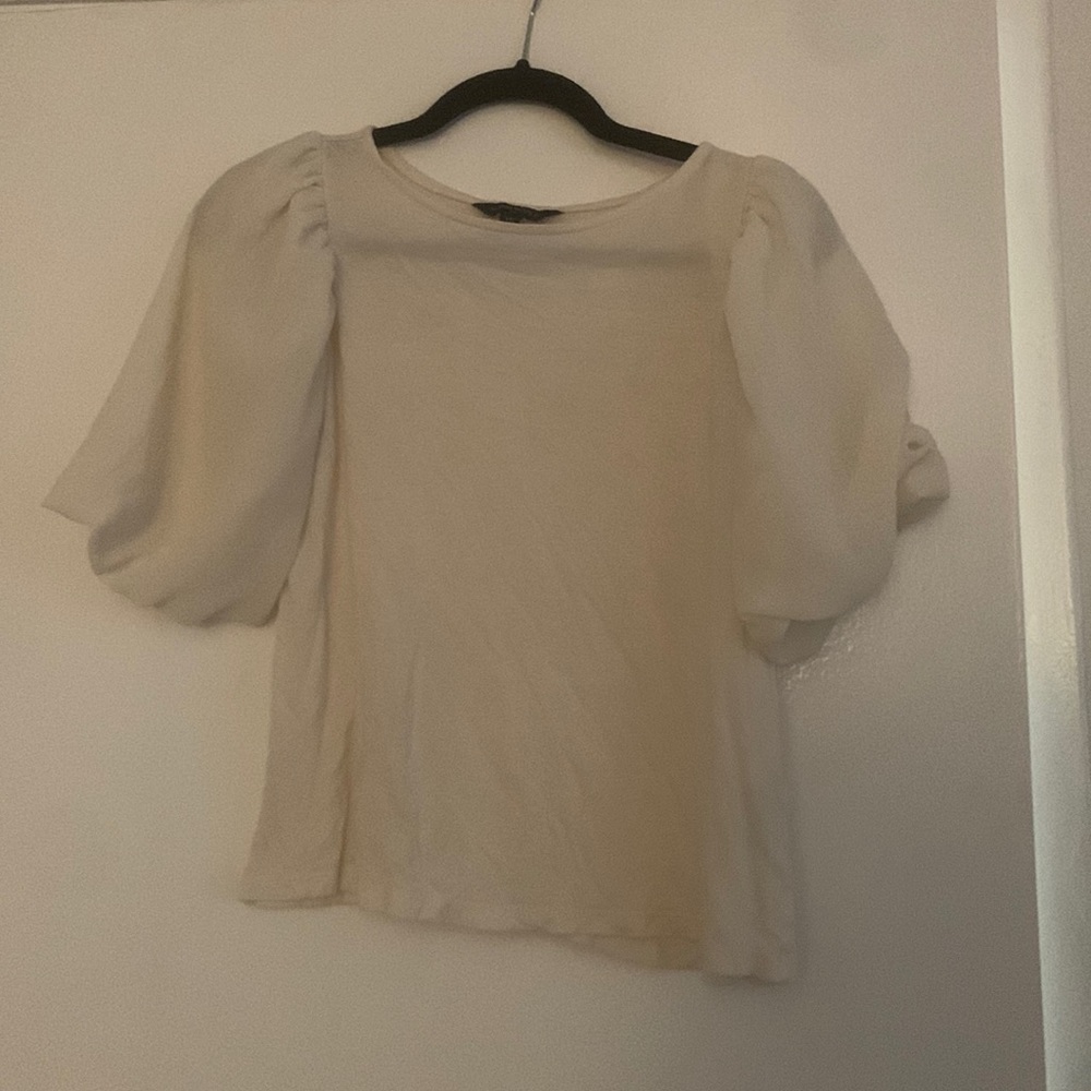 Banana Republic cream XS puff sleeve tee